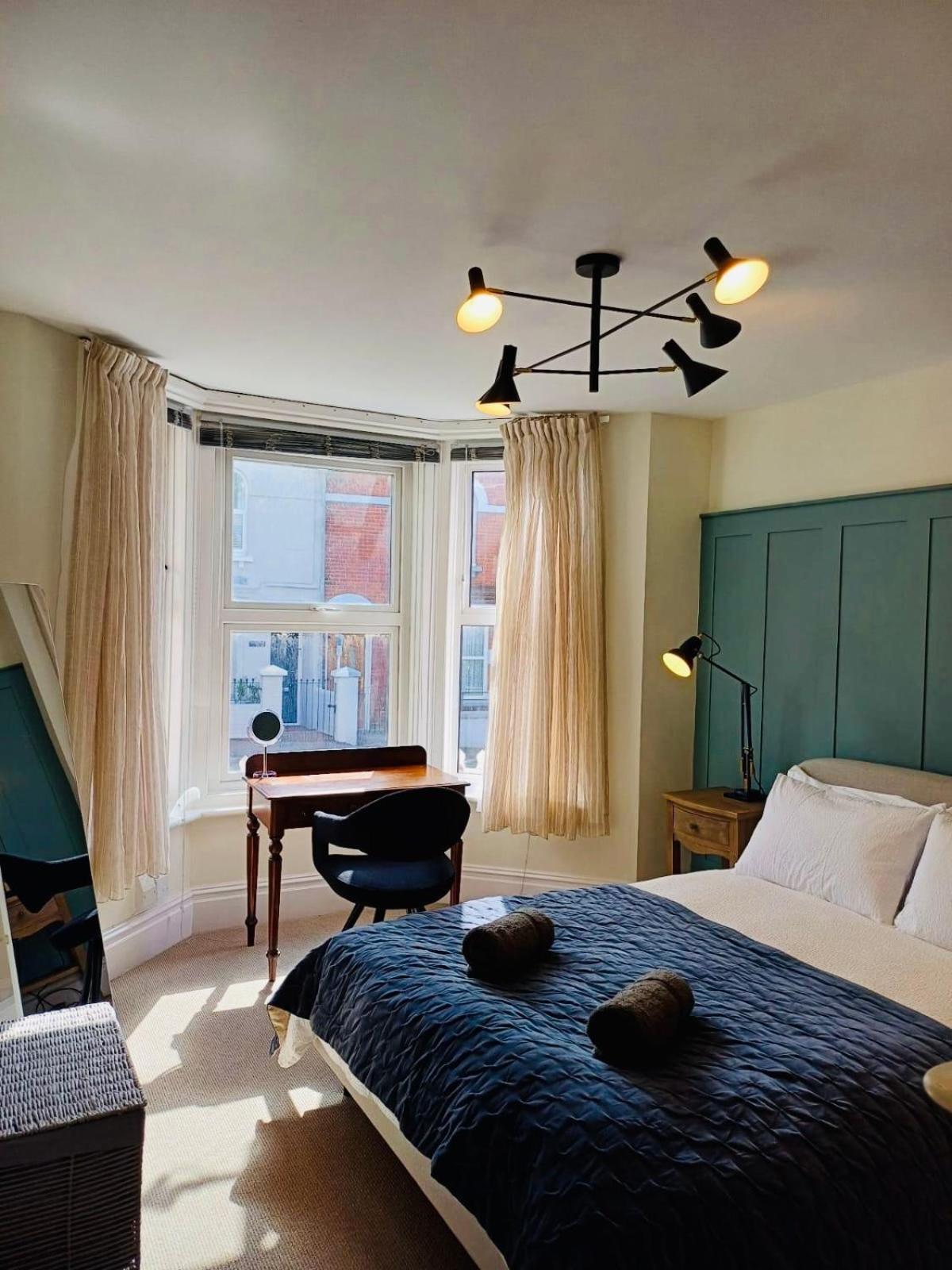 Stylish 1 Bedroom Flat In Heart Of Cowes *